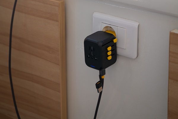 Waka Waka World Travelcharger urban Waka-Waka-World-Travelcharger